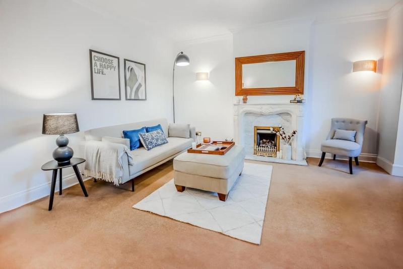 Beautiful 2Bed Apt by Hyde Park — отель с удобным расположением в Лондоне