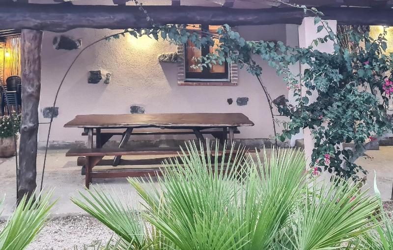 Nice Home a Orosei - Accogliente Casa con WiFi e Giardino