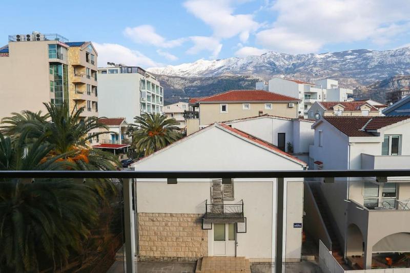 Status-M Apartment near the sea in Budva — забронировать отель в Будва
