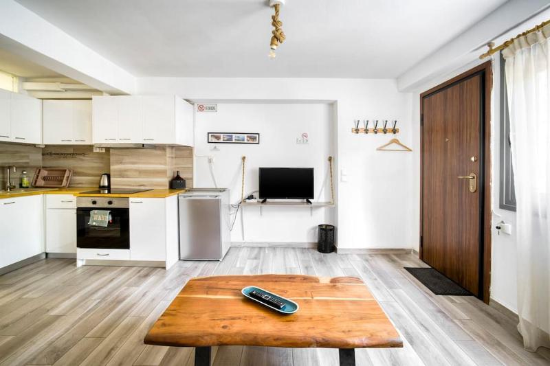 Hilton's area apartment next to metro — забронировать отель в Афины