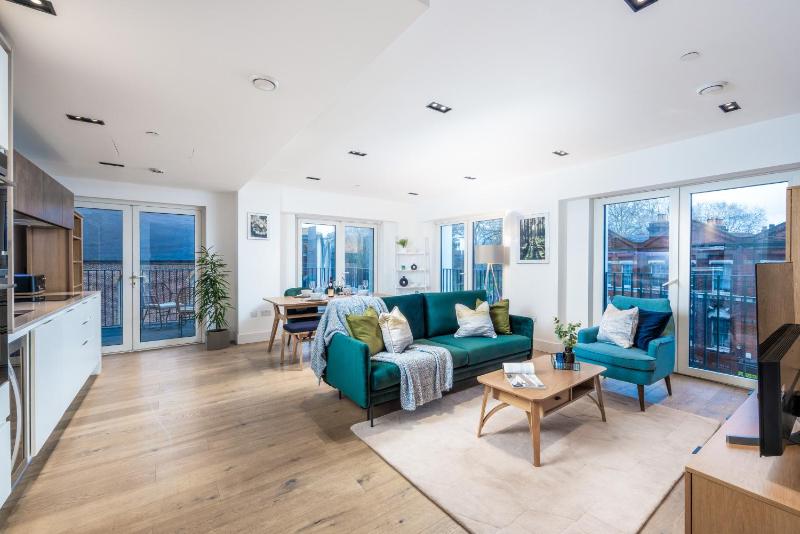 Luxury 2Bed:Prime Location, Min 2 Main Attractions — отель с удобствами в Лондоне