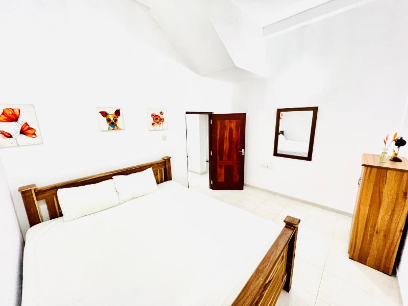 Цены на Aarya Villa в Хиккадува