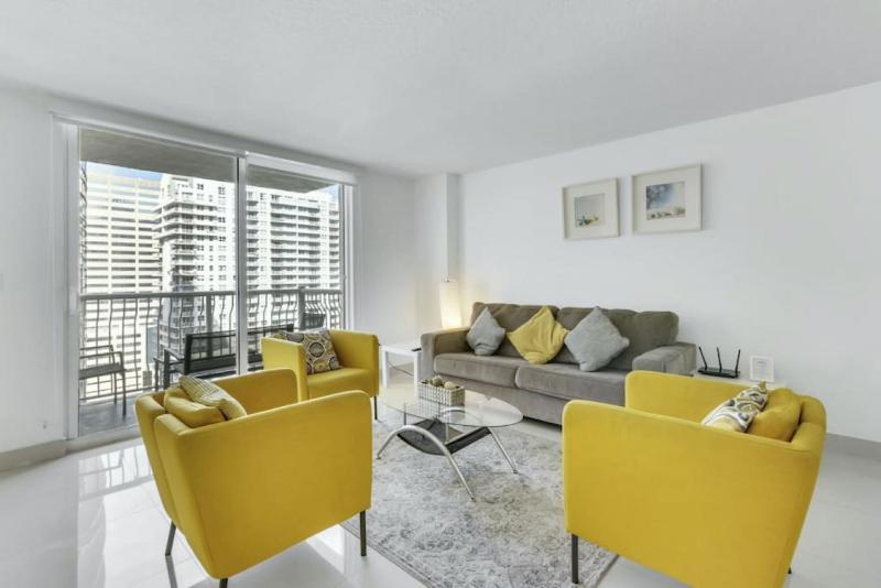 1 BR Suite in Brickell 25th Floor with Balcony and Parking — отель с удобным расположением в Майами