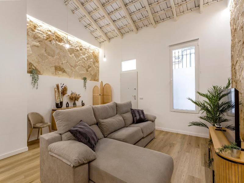 Serene Home with AC and hydromassage in Alicante — отель с удобствами в Аликанте