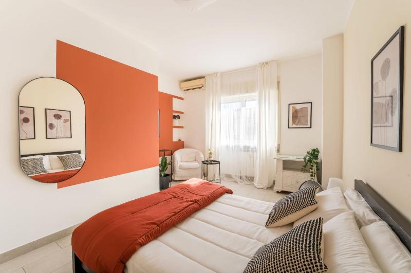 Maison Lumiere, Design Apt 5 min from Tiburtina Station — отель с удобствами в Риме