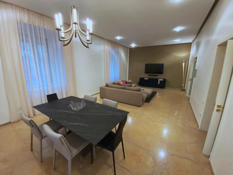 Luxury House With Parking — забронировать отель в Неаполе