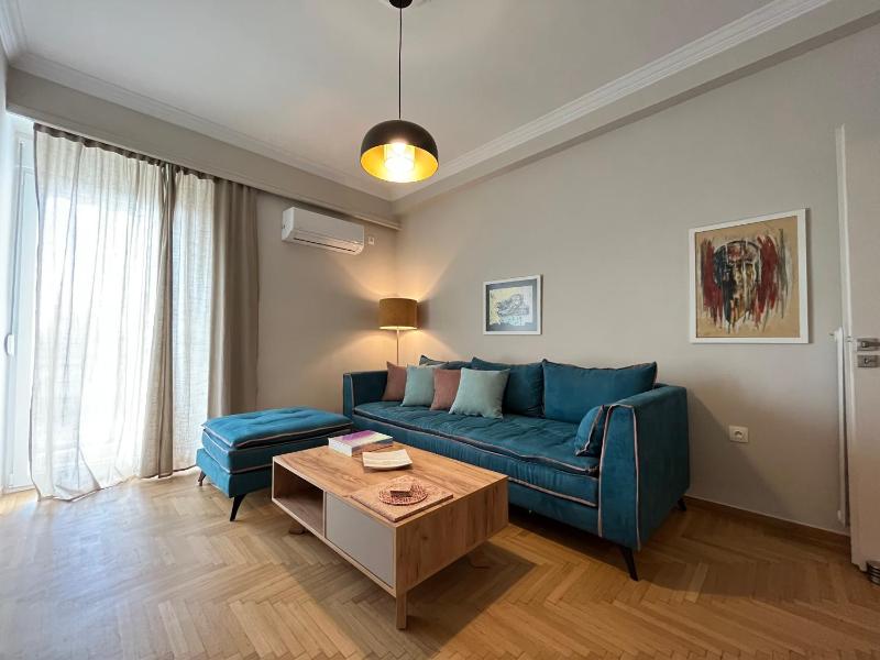 Artist's 1 BD Apt in Keramikos — отель с удобным расположением в Афины
