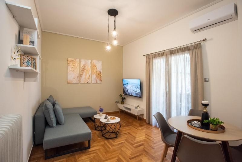 Цены на Relax Apartment Under Acropolis в Афины