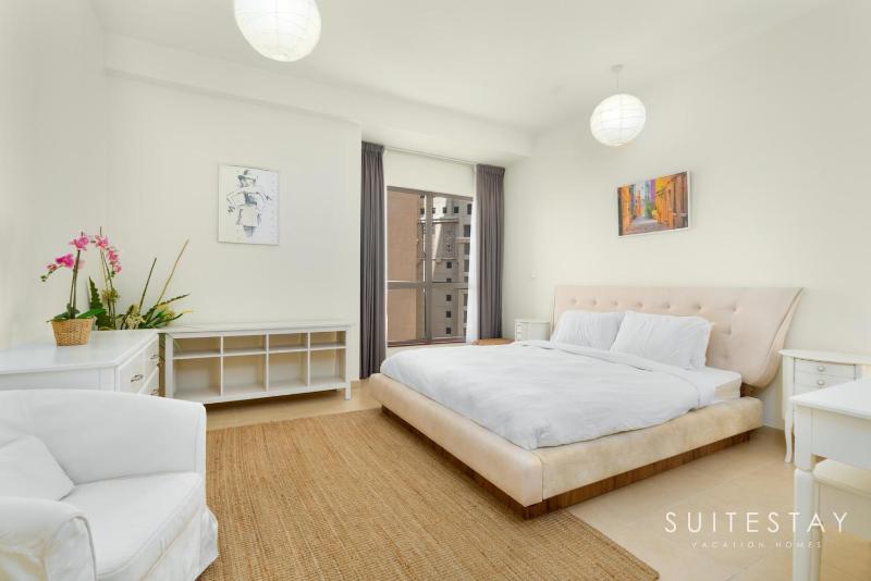 1 Bedroom 2 Bathrooms Flat With Sea View Balcony — отель с удобным расположением в Дубае