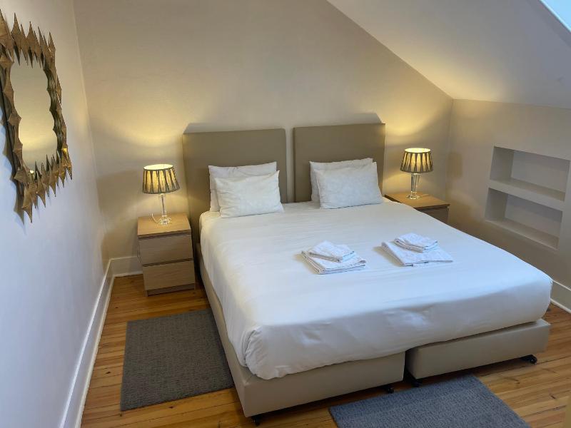 Beautiful Apartment Bairro Alto - River view — отель с удобствами в Лиссабоне