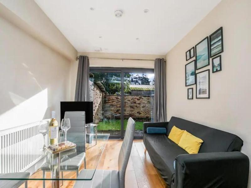 Pass the Keys Ealing Queen of the Suburbs 2BD Apartment — забронировать отель в Лондоне