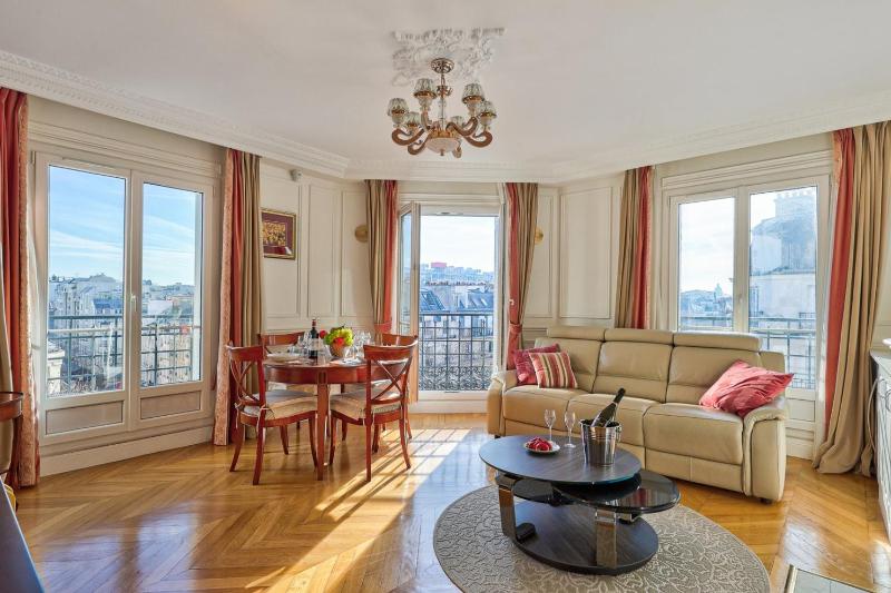 658 Suite Estelle - Luxury appartment — забронировать отель в Париже