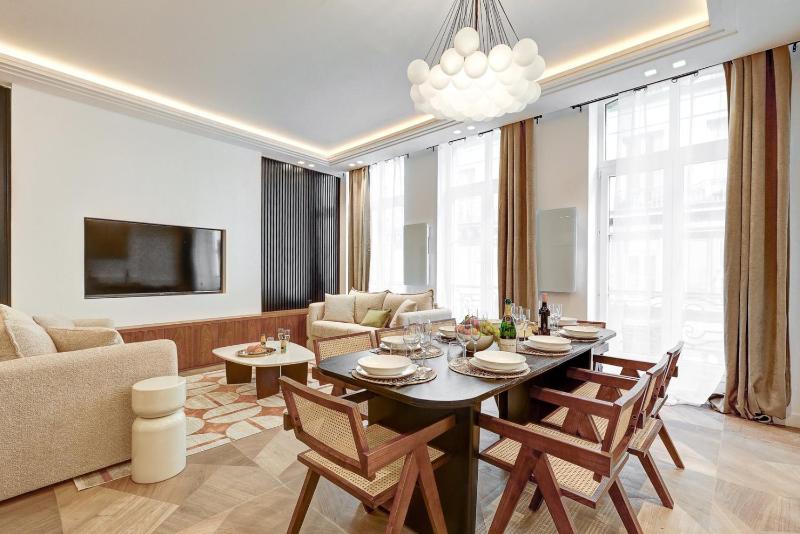Цены на 329 Suite Izak - Superbe Appartement a Paris в Париже