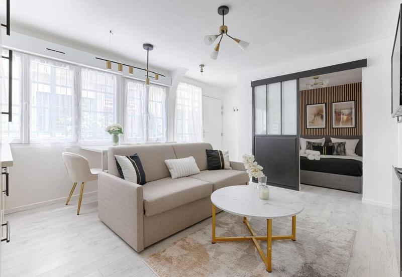 Saint Antoine Marais Charming Apartment 1BR — забронировать отель в Париже