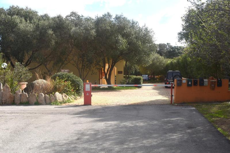 OHANA a Palau - Rilassante Appartamento con Giardino