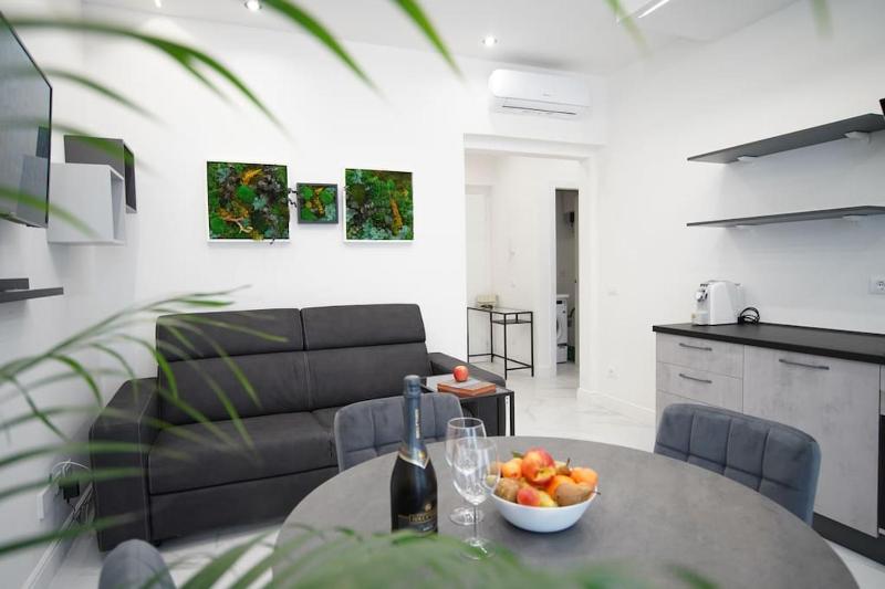 BF50 Design Downtown 1bedroom flat @ train station — отель в Флоренции, Италия