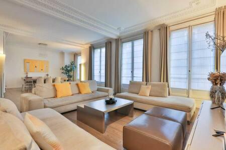 Splendid apt heart 17th arrd near Ternes — отзывы гостей и цены