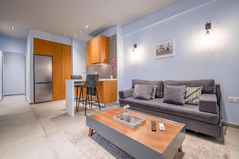 Sleek Plaka Retreat - Heart of Athens — отель с удобным расположением в Афины