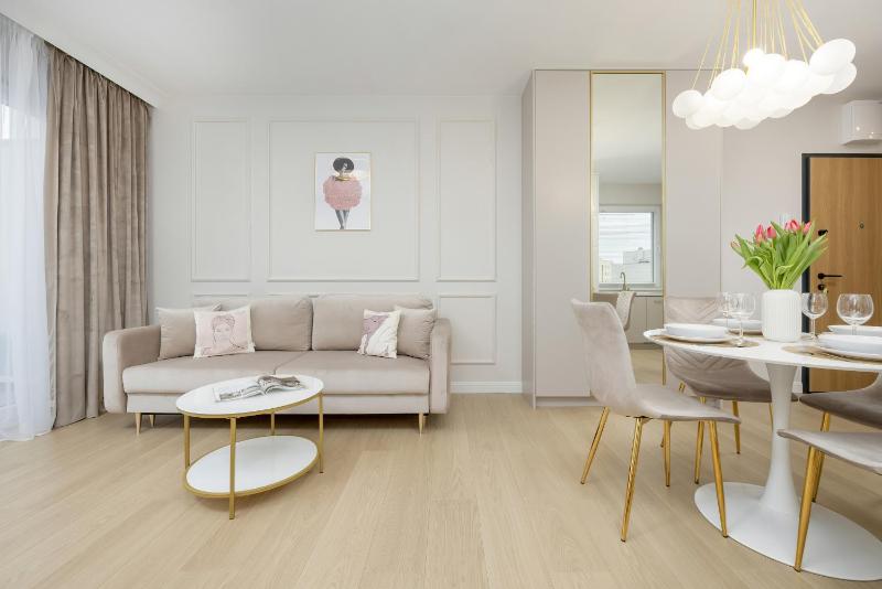 Stylish Apartment with Balcony 7th Floor by Noclegi Renters — отзывы гостей и цены