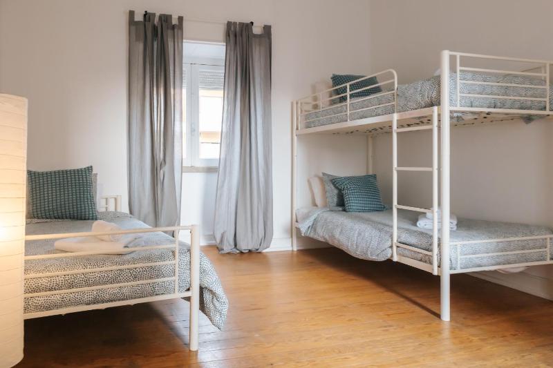 Bunk and Single Spacious Room — отель с удобным расположением в Лиссабоне