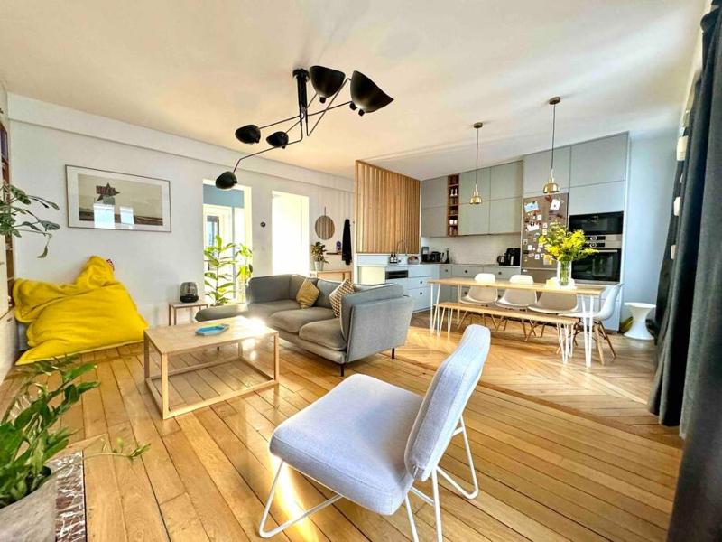 Appartement vue Tour Eiffel - Paris 9 — отель в Париже, Франция