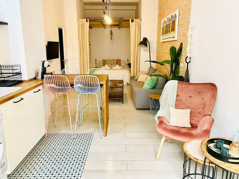 Beautiful LOFT in the HEART of Ruzafa, SOHO — забронировать отель в Валенсии