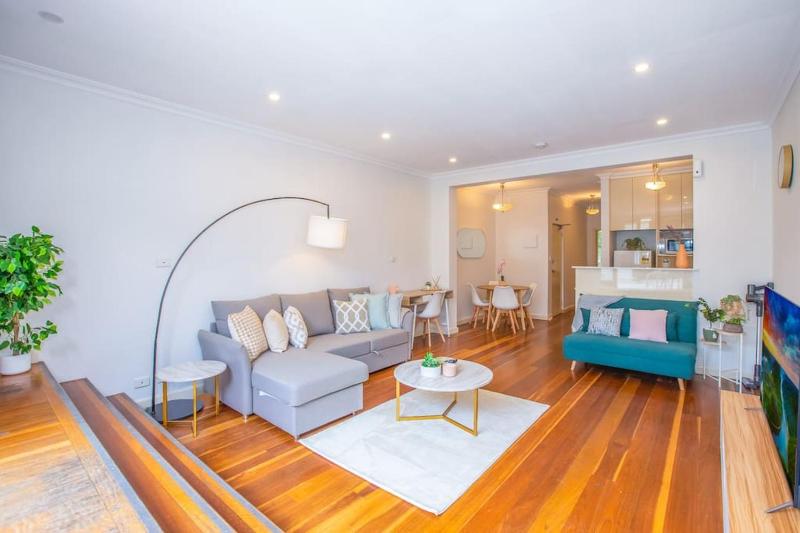 Ultimo Escape - Walk to City - Unique 2 Bedroom Apt - Sleeps 8 — отель в Сиднее, Австралия
