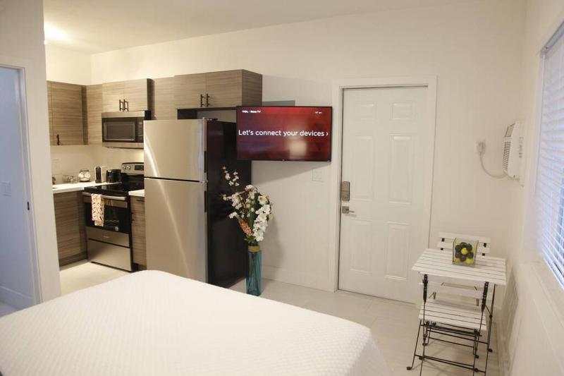 Apt 6 Miami Designer Studio in the Upper East-Side — отель с удобствами в Майами