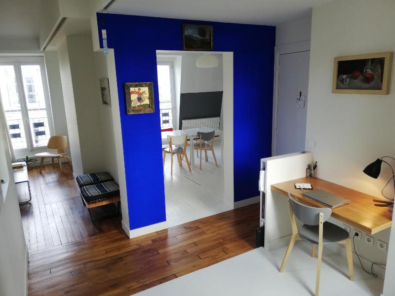Цены на 3 rooms apartment business rooftop view to Montmartre в Париже