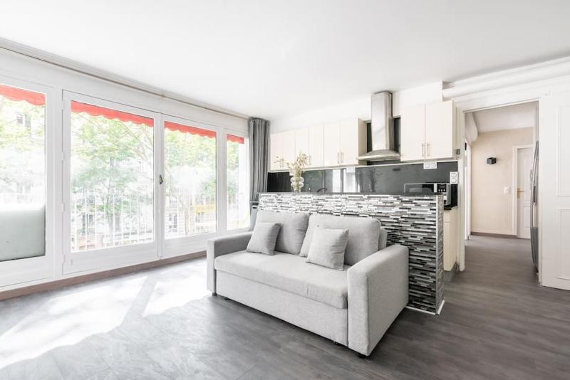 Appartement ensoleille Buttes Chaumont - III — комфортный отель в Париже