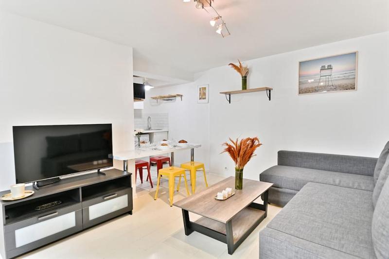 Цены на Appartement proche Canal Saint Martin в Париже