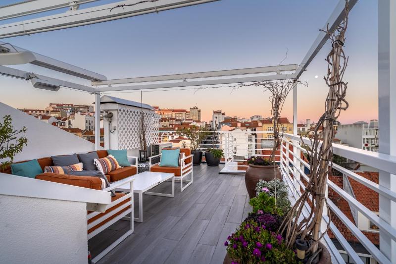 T1 Oasis with Amazing Terrace — отель с удобствами в Лиссабоне