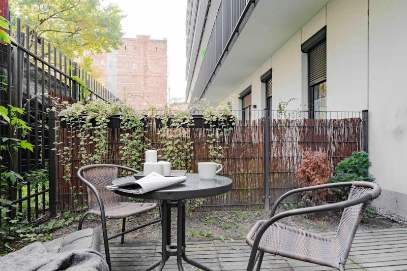 Apartament Praga North -patio and parking near Warsaw East — комфортный отель в Варшаве