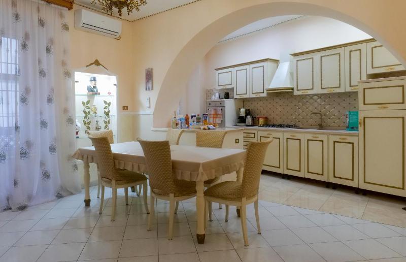 Barocco House — отель с удобствами в Неаполе