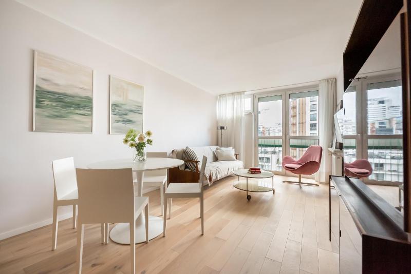 Metro Swietokrzyska Chic Apartment — отель с удобствами в Варшаве