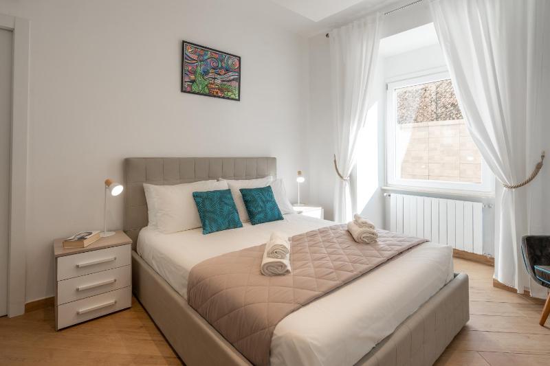Colosseo - casa elegante X 5 — забронировать отель в Риме