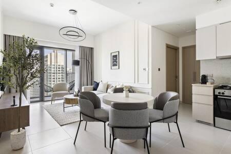 Silkhaus modern 1BDR in Downtown premium tower — комфортный отель в Дубае