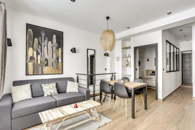 Цены на 149 Suite Christophe - Superbe Appartement a Paris в Париже