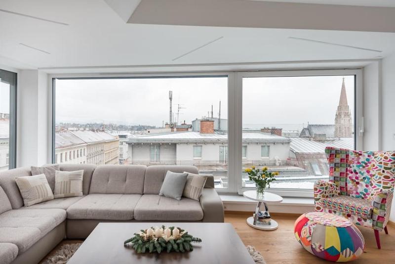 Цены на Top 12 Panorama Design Apartment в вене