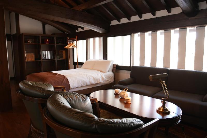 KAMIYASHIKI Private Hotel - Self Check-in Only — забронировать отель в Осаке