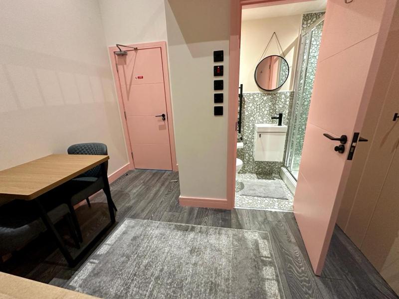 Цены на Cozy En-suite Loft in Trendy Local в Лондоне