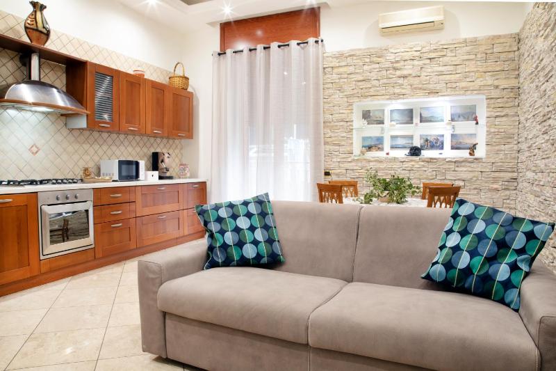 Lazzarella House — комфортный отель в Неаполе
