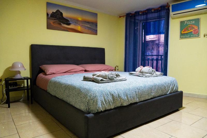 Gianludos Home - centro storico — отель с удобным расположением в Неаполе