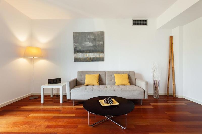 Placa Catalunya Luxurious 2bedroom with balcony — отзывы гостей и цены