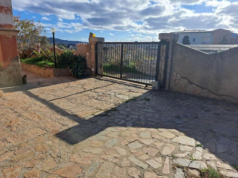 Gelsi Holiday Home a La Maddalena - Apt con cortile