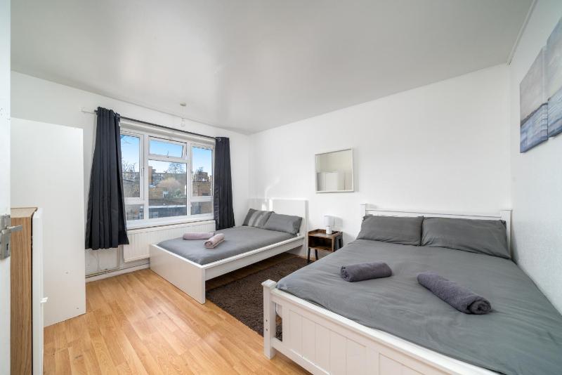Spacious 1 Bed Flat in Dalston — забронировать отель в Лондоне