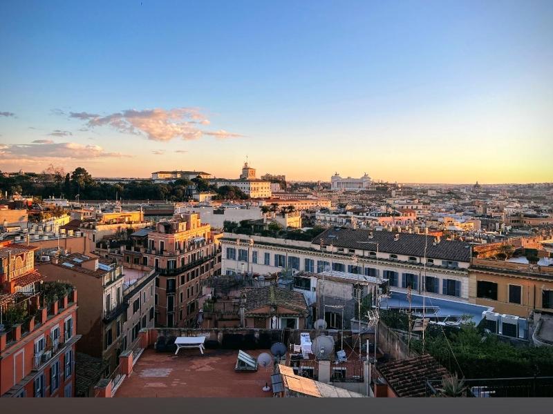 Spanish Steps Rome View — отель с удобствами в Риме