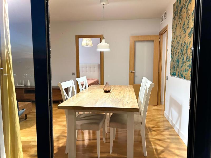 Cozy 3 Bedroom Flat- Gran Via 2 — отель с удобным расположением в Барселоне