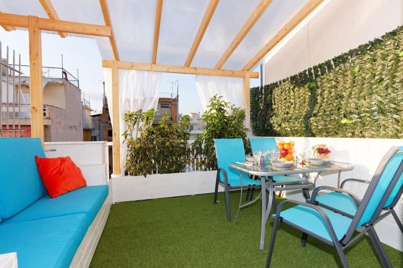 Cozy apartment close to Acropolis — отель с удобным расположением в Афины