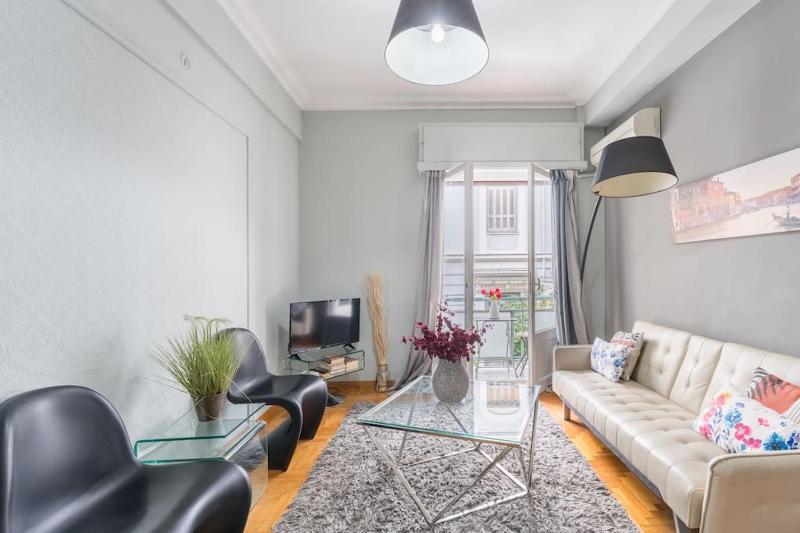 Цены на 2BDR OlympianZeus Apt with Netflix в Афины